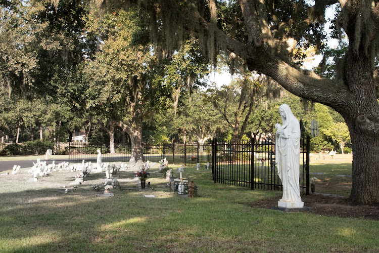 Holy Cross Cemetery